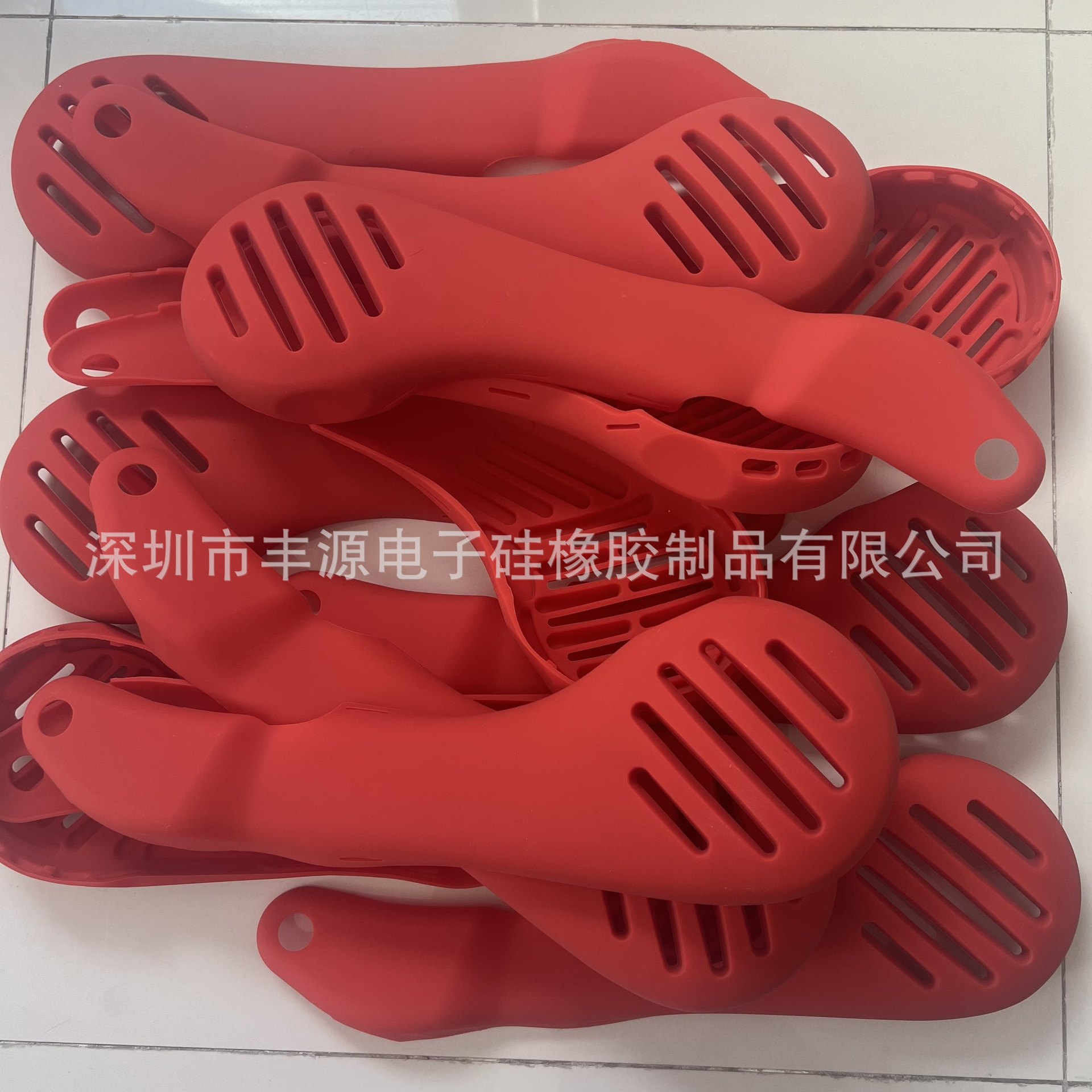 1厂家供应四足机器狗黑色大腿保护套四足机器人大腿硅橡胶保护套