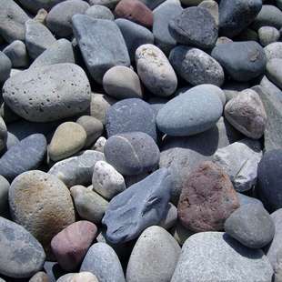 鹅卵石滤料 变压器基地电站5-8公分河卵石 抛光鹅卵石 地面鹅卵石