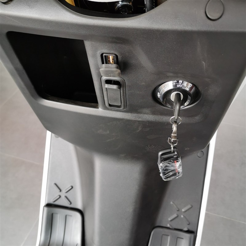 小牛N1S/NQI睿世外壳原厂车壳烤漆件前面板前泥板PP件车体盖边条