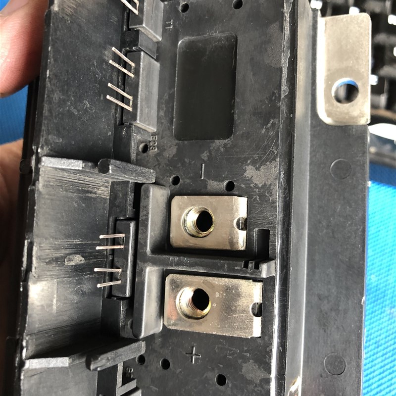 PP20012HS和PP15012HS外观非常好的ABB变频器上弄的PP10012HS