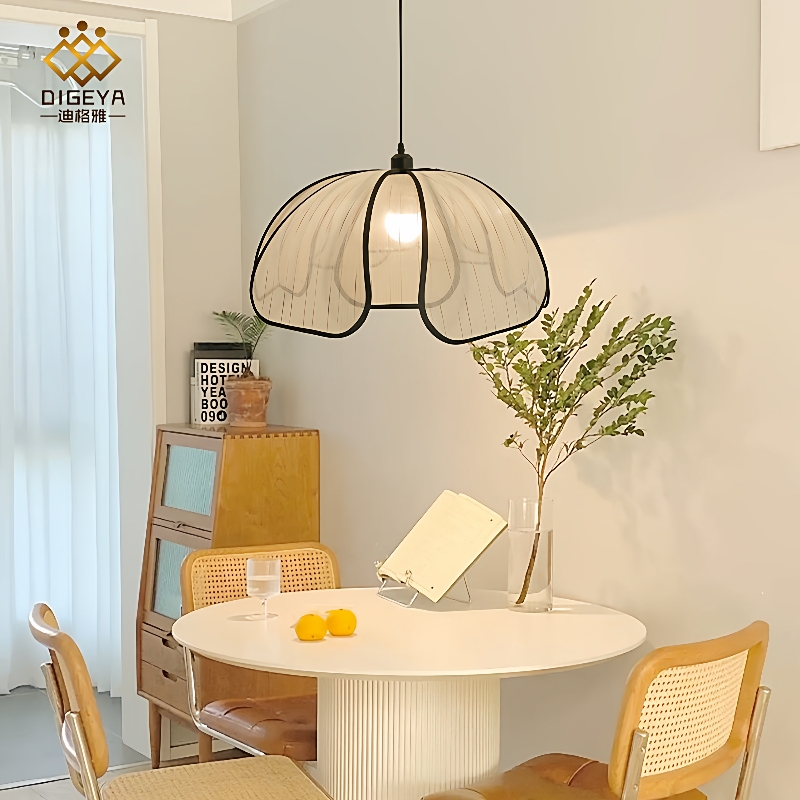 法式奶油风餐厅吊灯侘寂风客厅卧室日式中古风艺术高级感花瓣灯具