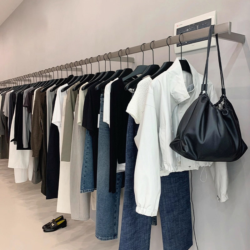 服装店展示架不锈钢方管壁挂式预埋上墙挂衣架韩系极简陈列货架子