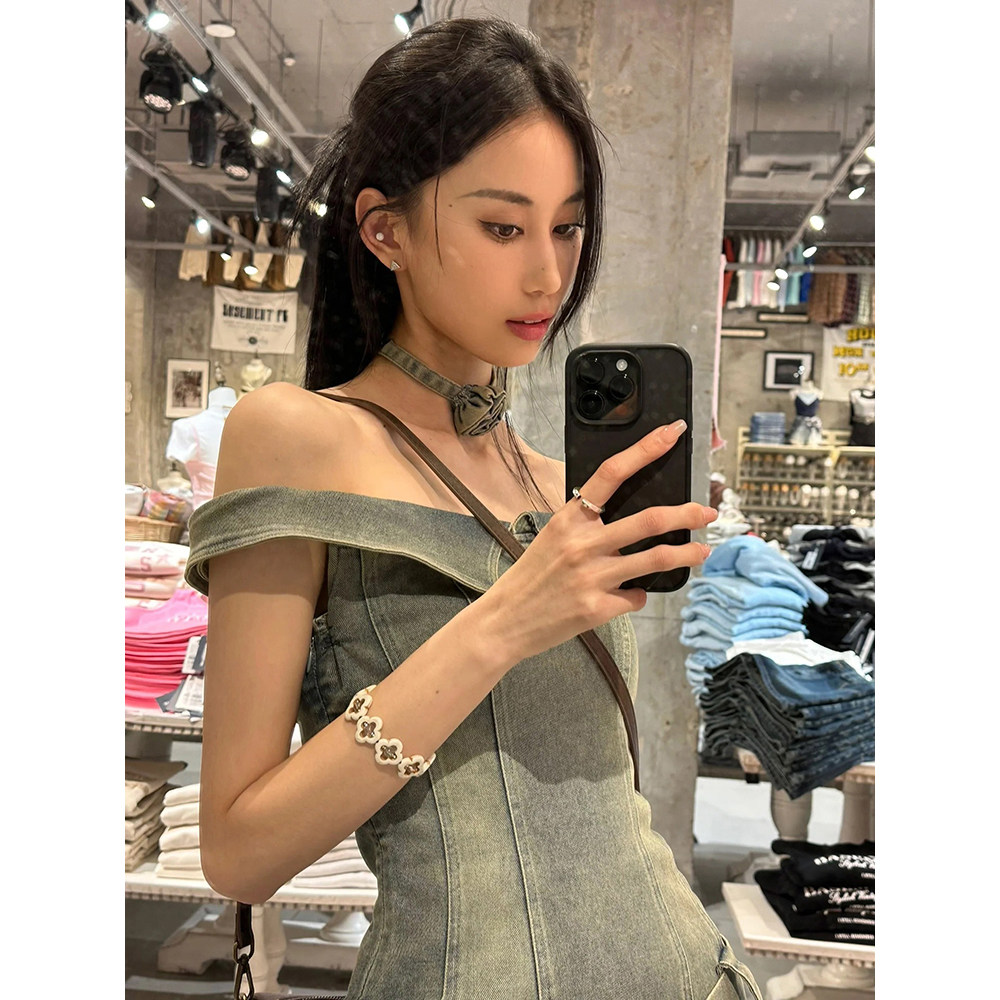 速发一字肩新感感妹纯欲牛仔连衣裙性款设计辣抹胸百褶裙子