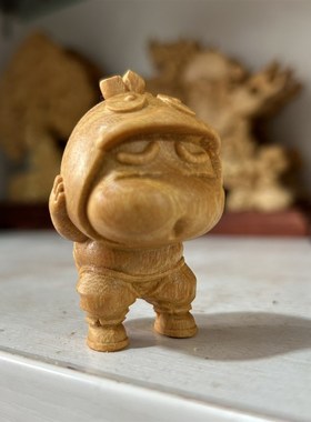 崖柏木雕蜡笔小新和小白狗狗手把件实木雕刻创意居家桌面饰品摆件