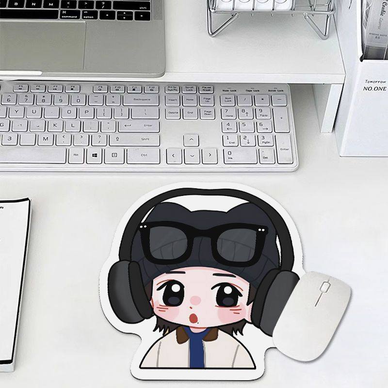 肖战Q版周边异形鼠标垫小号高颜值办公桌垫游戏滑鼠垫防滑键盘垫