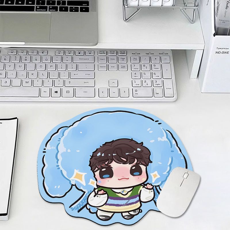 明星周边梓渝鼠标垫小号办公室防滑桌垫耐磨通用办公室便携滑鼠垫
