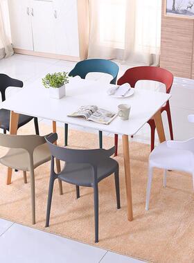 简约现代靠背凳子塑料餐椅北欧成人创意个性牛角椅家用餐厅办公椅