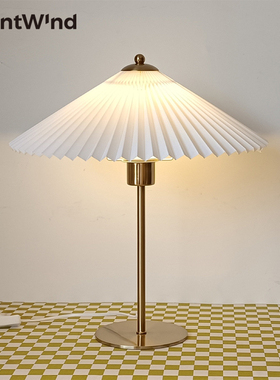 W6复古轻奢书房卧室白色布艺铜伞形台灯 床头灯温馨桌面氛围