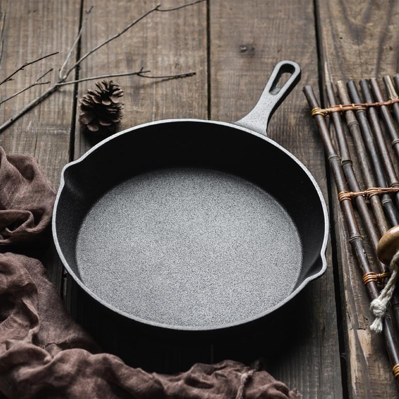 Small cast iron skillet fryingB pan frying egg pan frying pa