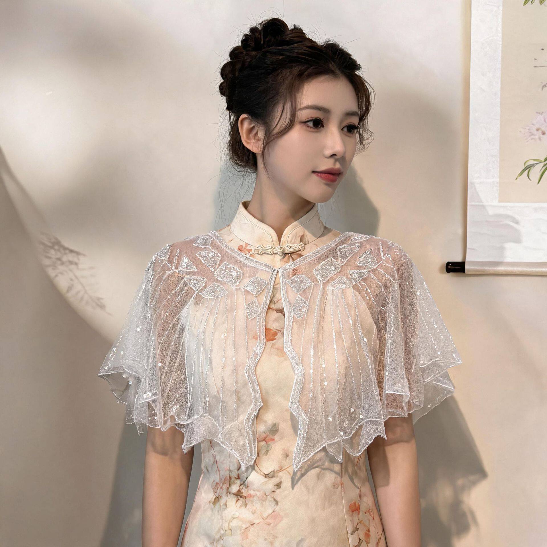 轻奢蕾丝网纱披肩米珠流苏云肩搭配旗袍婚纱礼服斗篷披肩短开衫夏