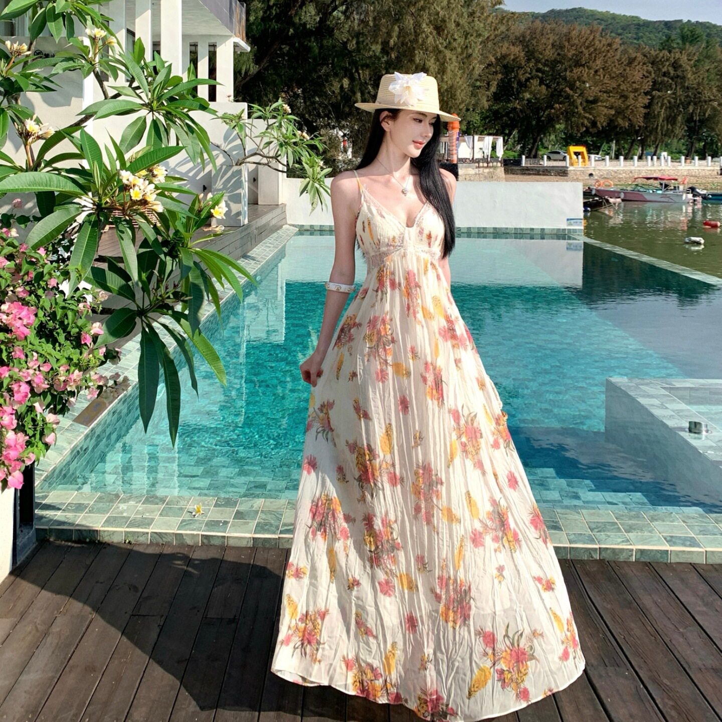 夏季度假风碎花吊带A字连衣裙女