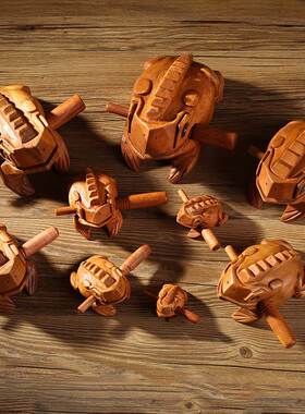 泰国工艺礼品摆饰青蛙木鱼蛤蟆蟾蜍木雕创意桌面书架置物架装饰品