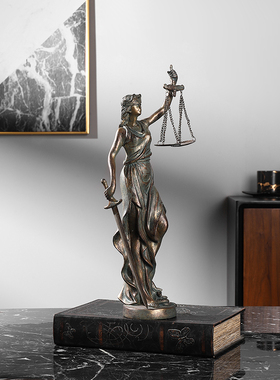 简约现代正义女神摆件家居客厅酒柜电视柜装饰品办公室轻奢摆设