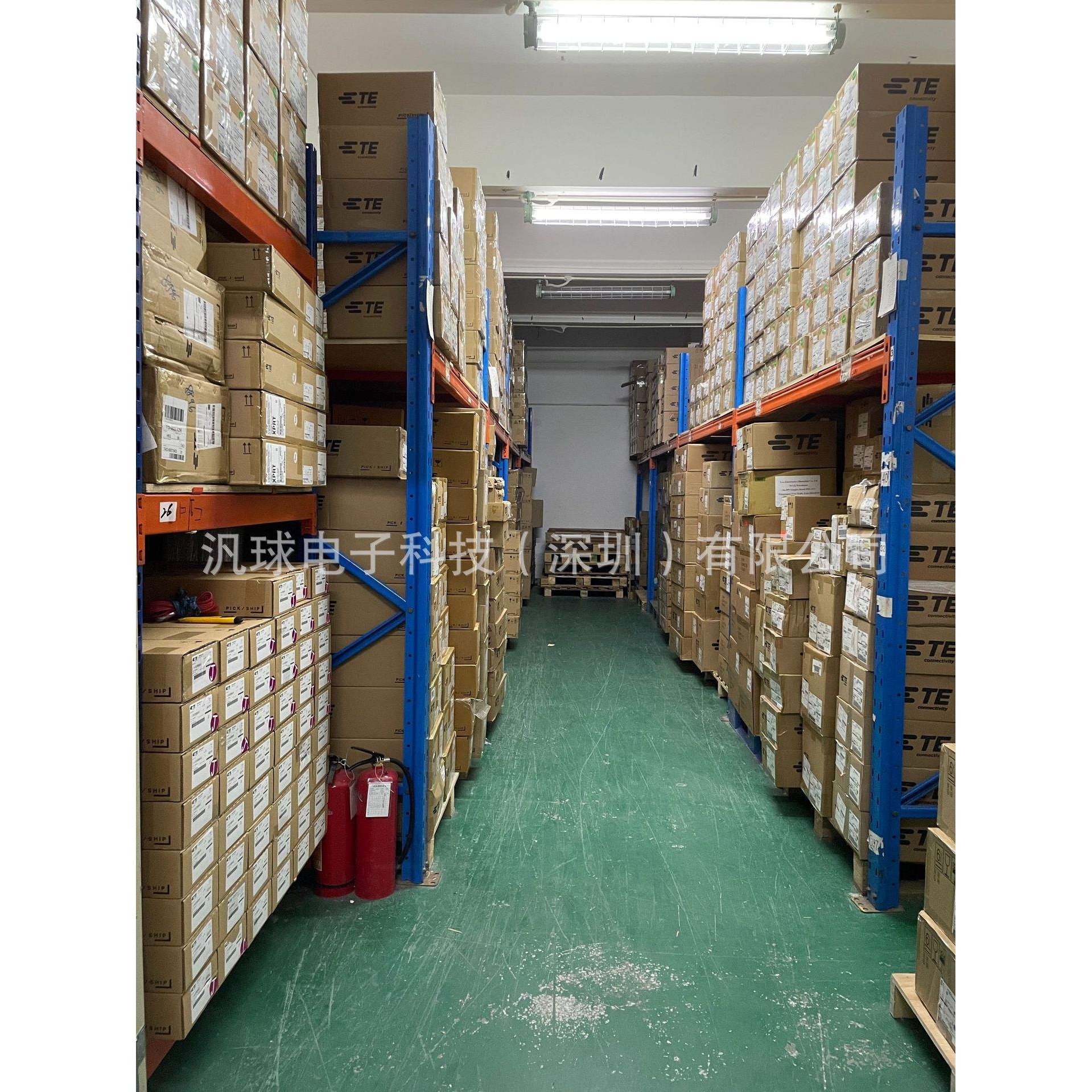 L-COM TRD815-CD-1-3F 超五类以太网弹簧线组件 90度出线连接RJ45