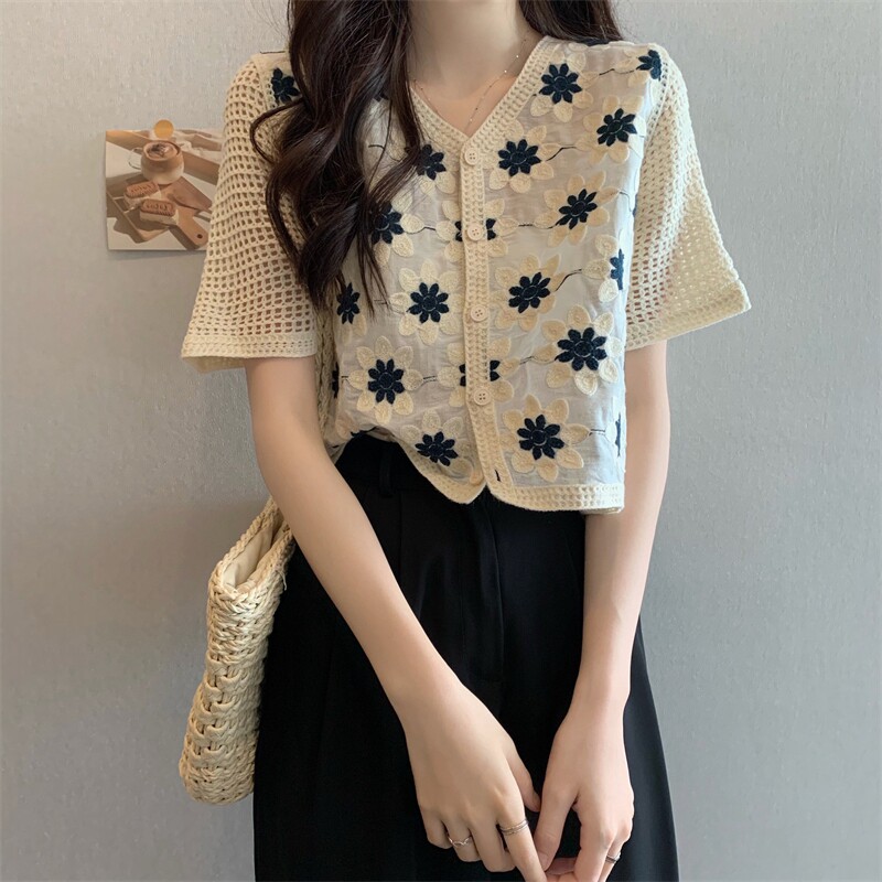 韩国镂空钩花针织短袖衬衫女春夏季2025设计感法式别致小香风上衣