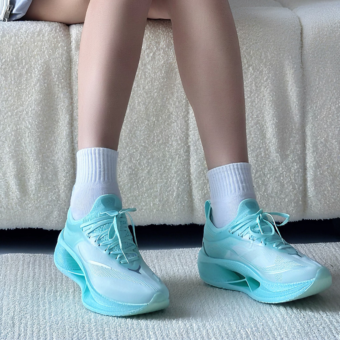 特步彩云跑鞋男正品运动鞋缓震跑鞋舒适轻便跑步鞋透气训练运动鞋