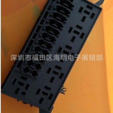 汽车中央电器控制盒 新能源农业车中控11路6路继电器保险丝盒