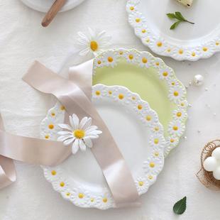 ins日式小雏菊浮雕陶瓷盘家用八寸盘子早餐平盘水果蛋糕甜品盘