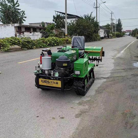 四驱履带微耕机水旱山丘多功能旋耕机农用开沟除草犁地翻土机