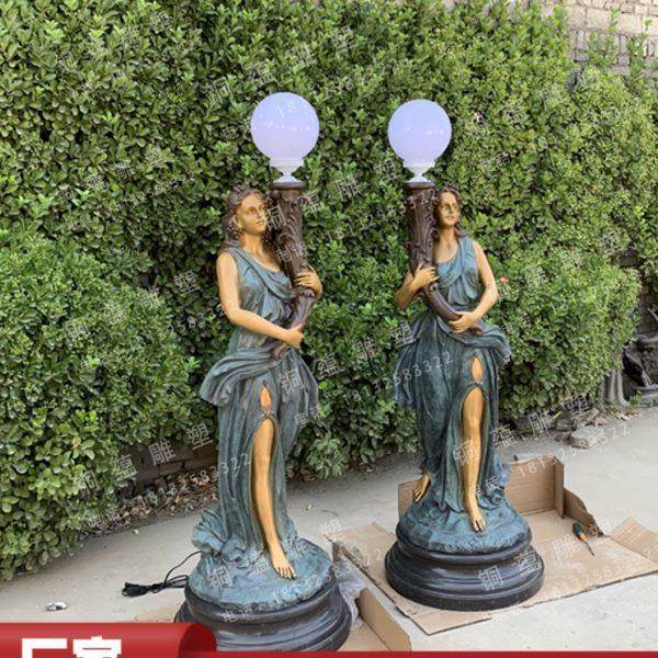 大型黄铜铸造西方举灯女神雕像落地欧式举灯人物雕塑摆件厂家定制