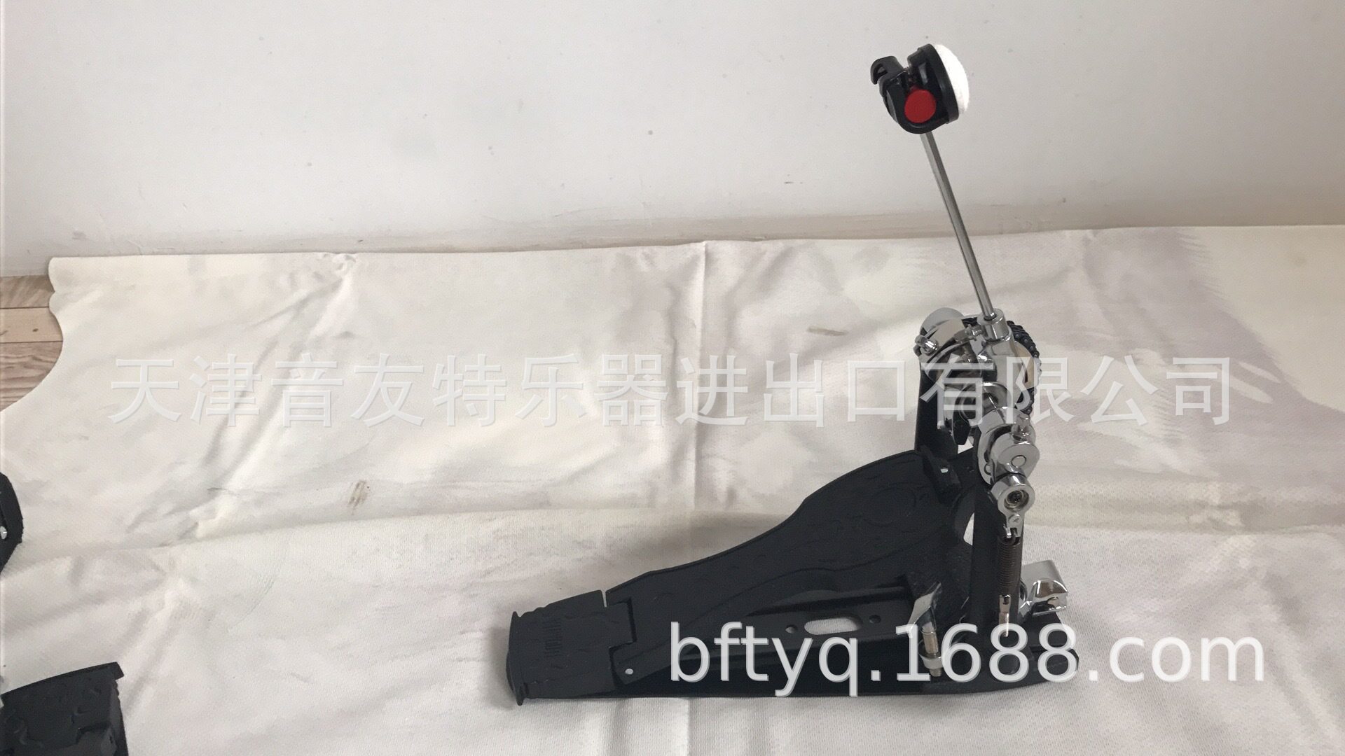 厂家出售高级单踩P-600    板面花纹工艺  脚感舒适