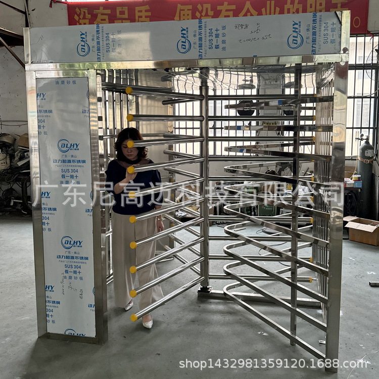 源头不锈钢单向门厂家南京广州珠海火车站出口全高梳状旋转导向器