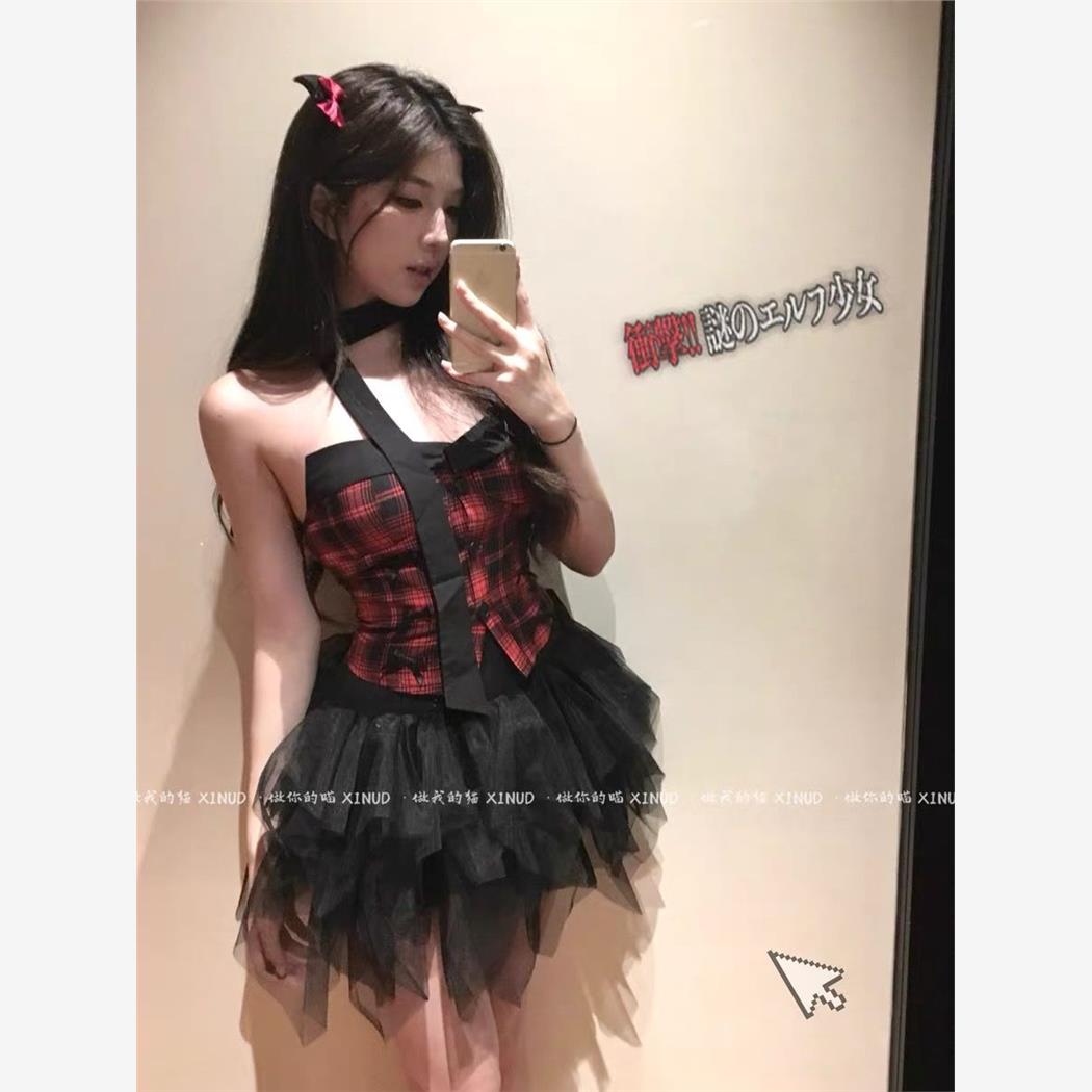 性感甜辣俏皮格纹抹胸背心上衣收腰蓬蓬短裙子秋冬新款两件套女装