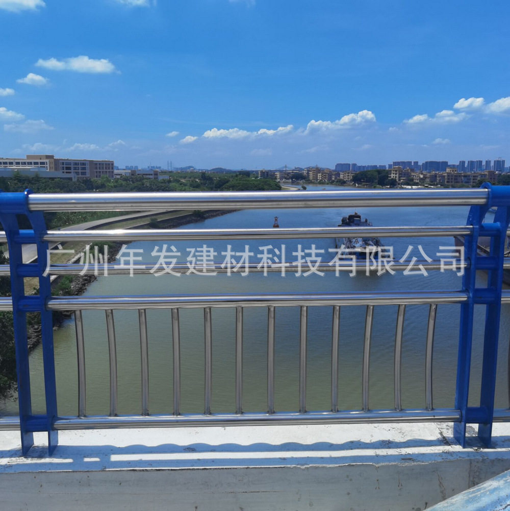 不锈钢复合管护栏厂家 304201铝合金河道路灯光栏杆 桥梁防撞护栏图片