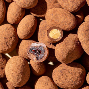 MCT宝石巧克力豆纯可可脂0添加蔗糖巴旦木椰子夹心脏脏豆零食品