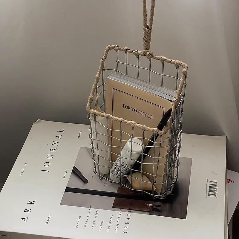 北欧ins铁艺壁挂悬挂式墙上书架收纳架墙壁杂志架简约客厅小挂篮