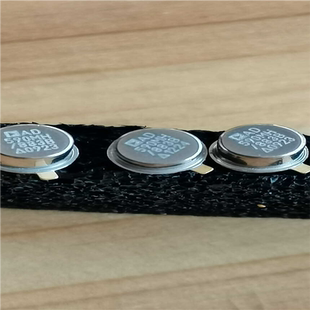 可直 883B 议 AD590