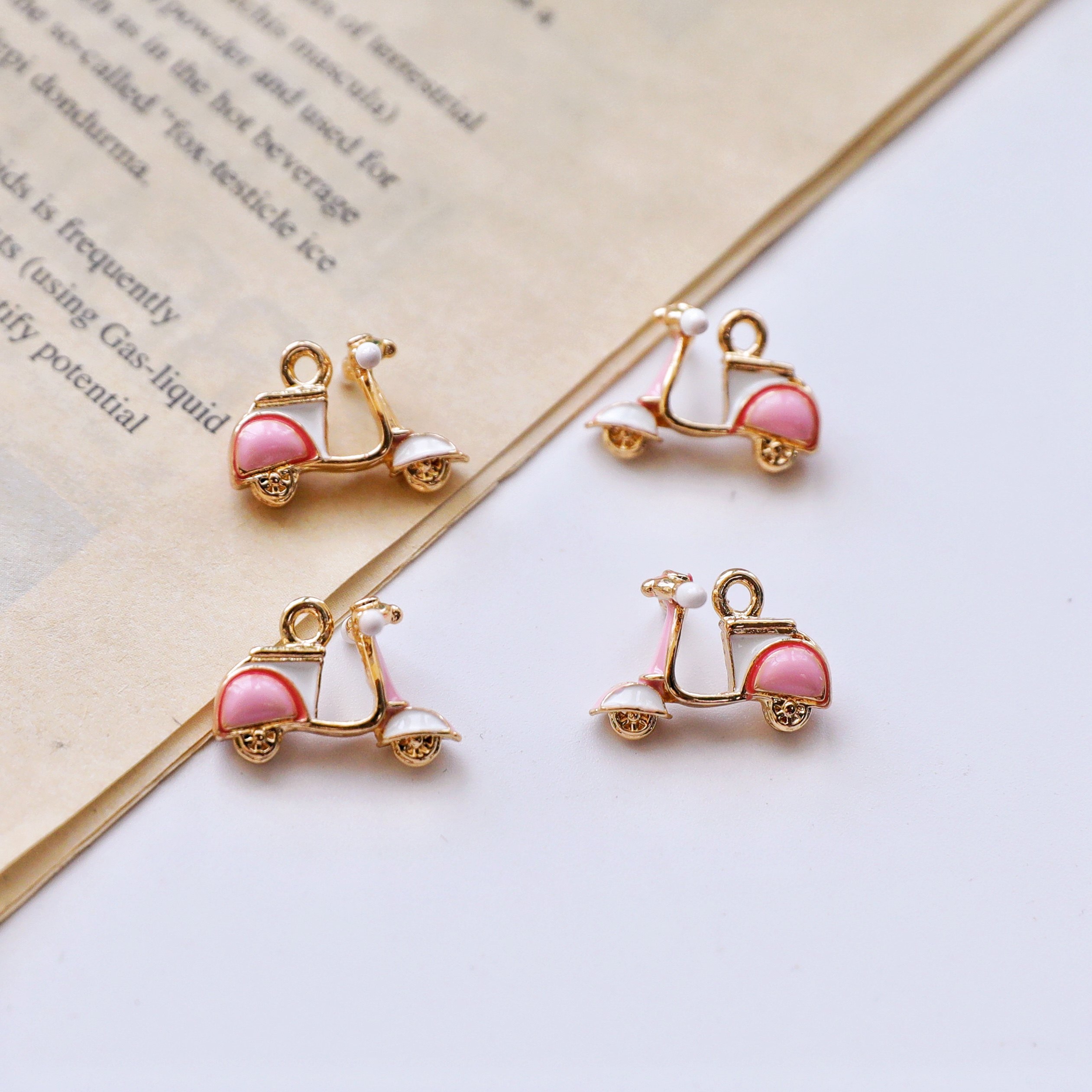 罗马假日迷你可爱粉色机车合金吊饰DIY手作挂件耳环项链饰品配件,饰品/流行首饰/时尚饰品新,其他DIY饰品配件,淘宝优惠券,粉丝福利购,淘宝优惠卷