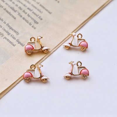 罗马假日迷你可爱粉色机车吊饰