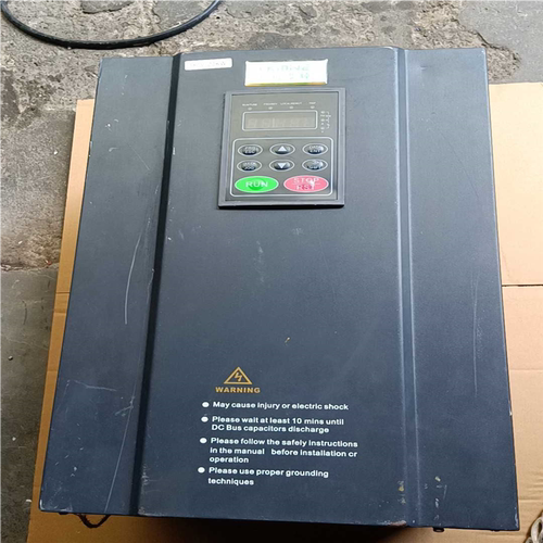 开民变频器km8000，功率380v22kw。变频器外观完整（憨憨电子）