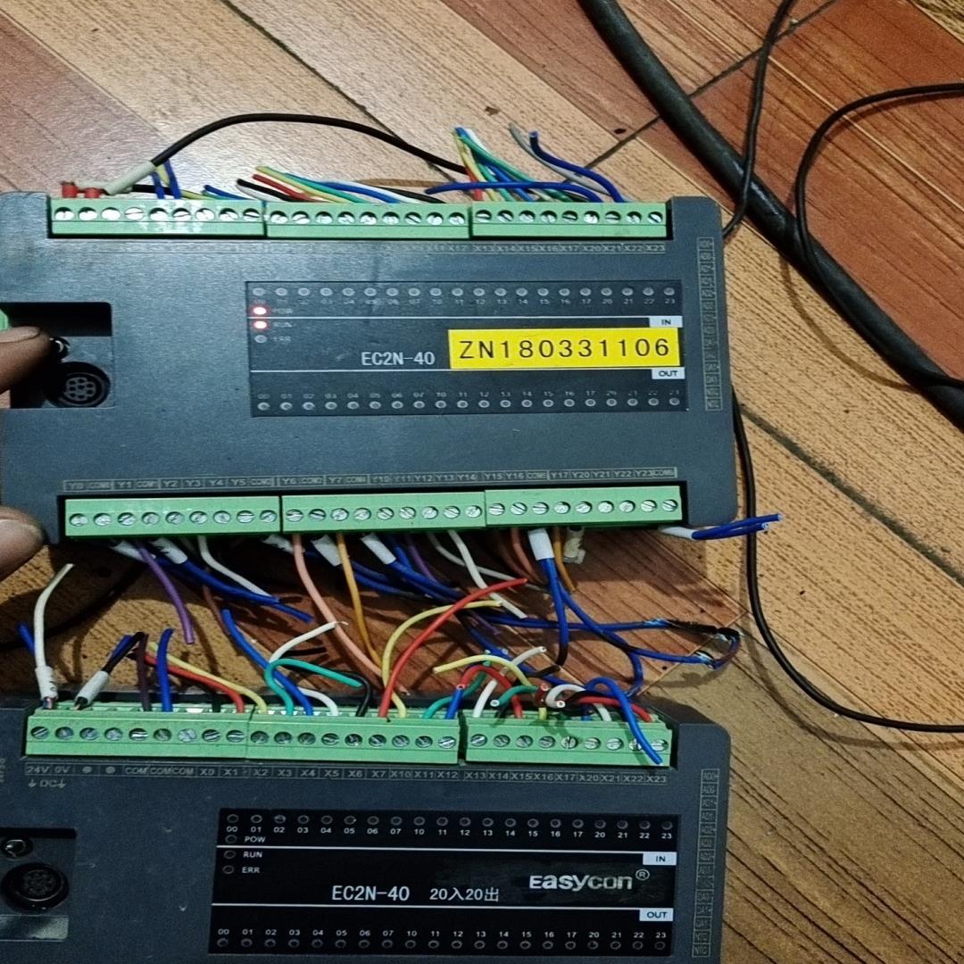 拆机易王PLC-- EC2N-40MR两台外壳如图通电正【议价】