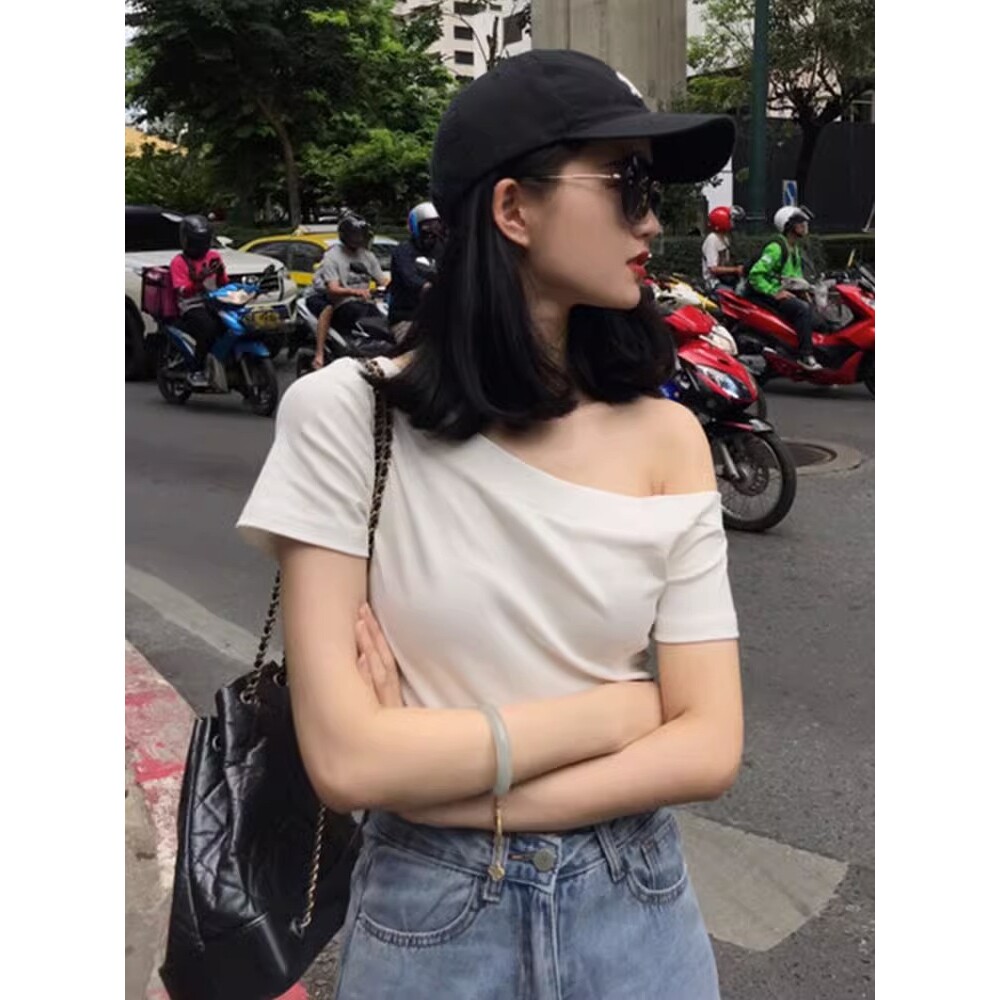 法式锁骨斜肩上衣女夏季新款一字领露肩短袖T恤修身高腰短款半袖