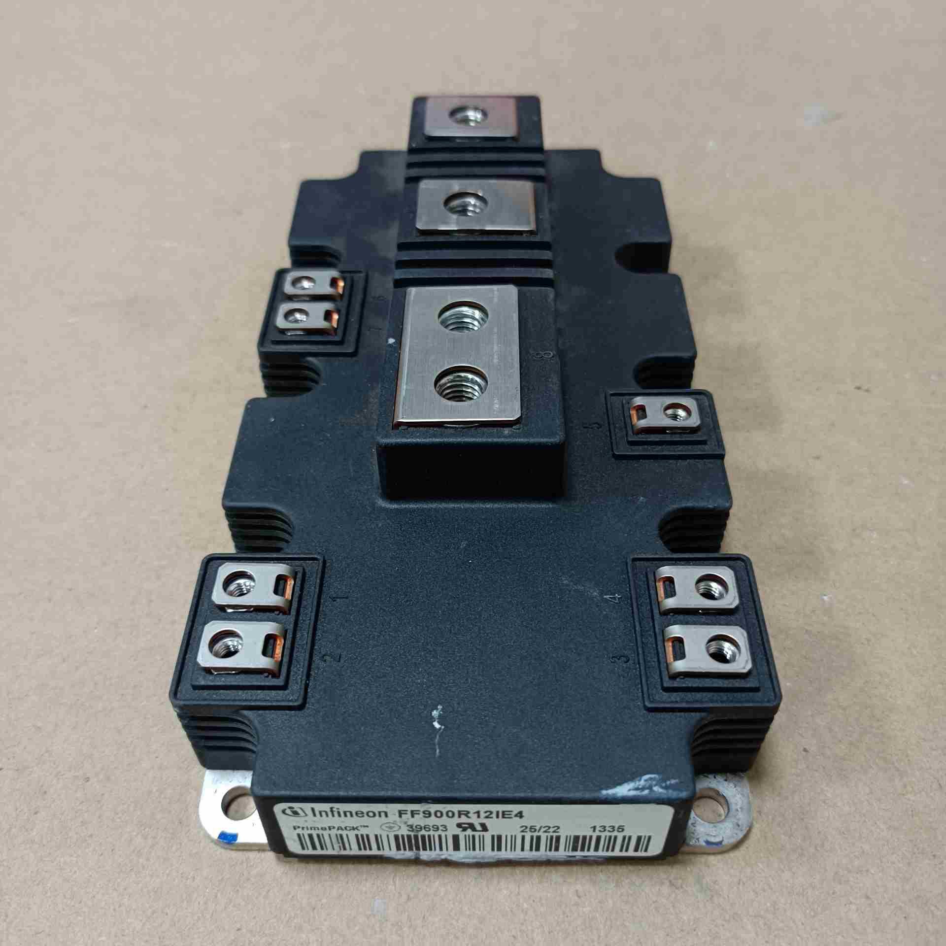 FF900R12IE4 FF900R12IP4 议价