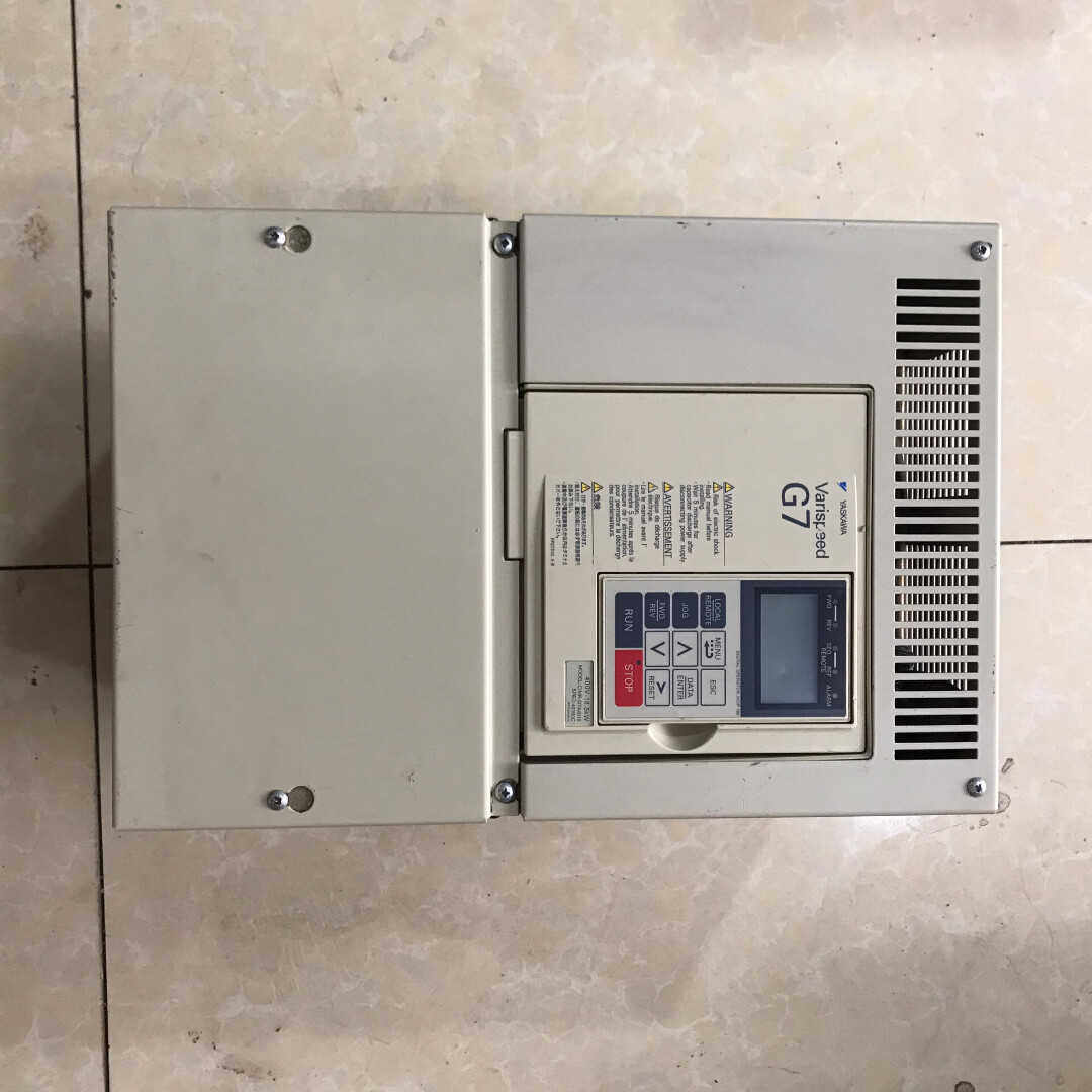 安川18.5KW变频器CIMR-G7A4018一台，连接(崽崽配件）