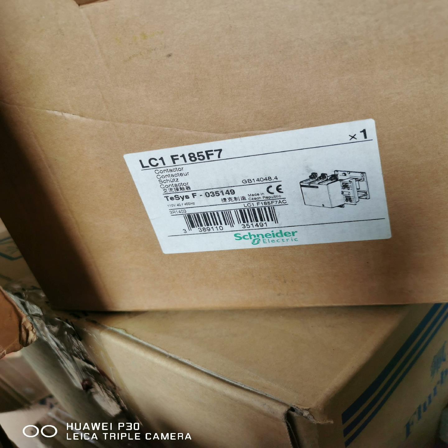 议~施耐德接触器LC1F185F7  110V  40/400H