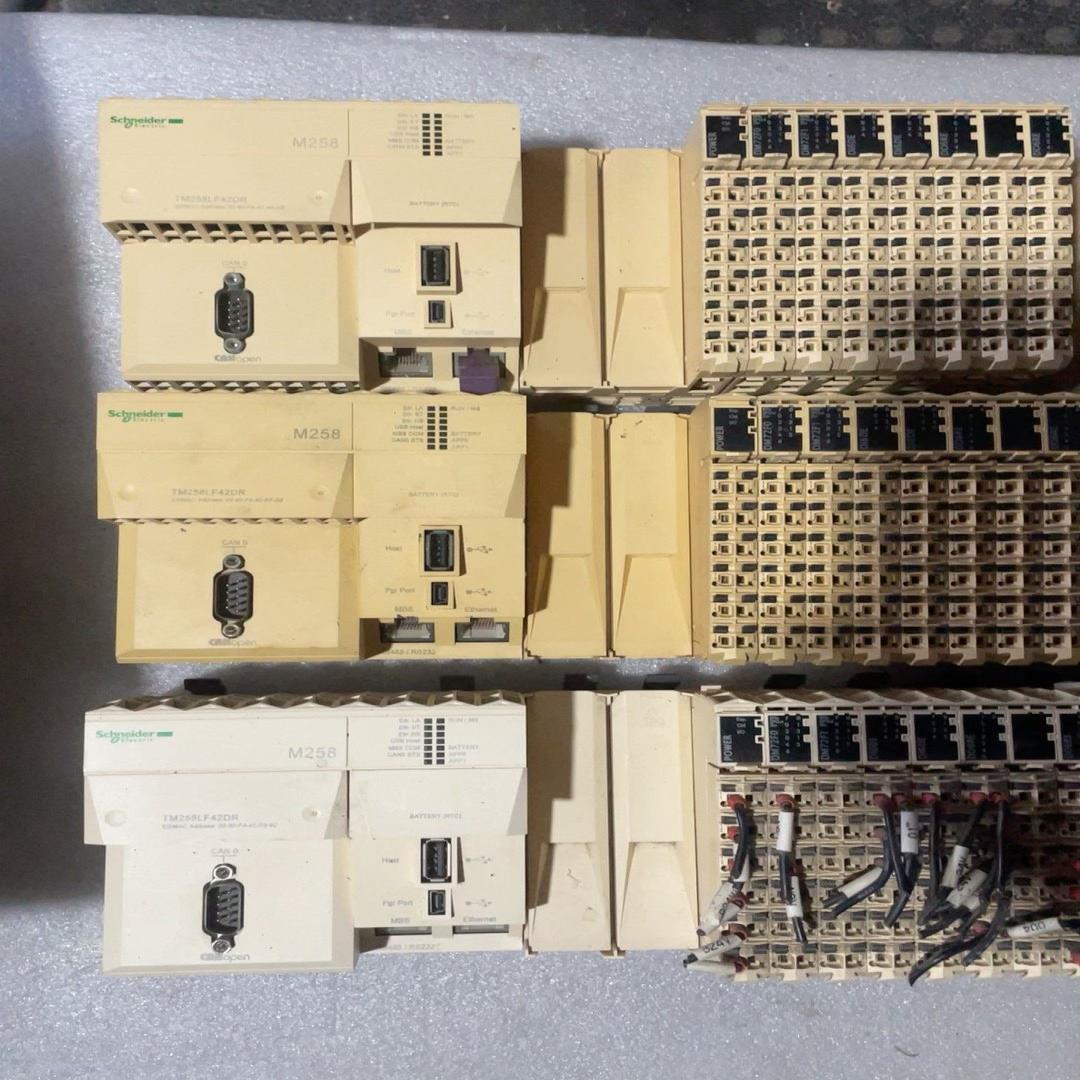 议~M258PLC模块、TM258LF42DR实图