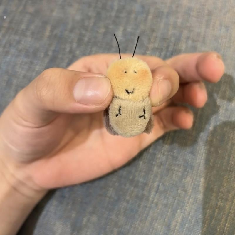 小红书同款广东特产小蟑螂钥匙挂件送朋友小礼物创意可爱玩偶玩具