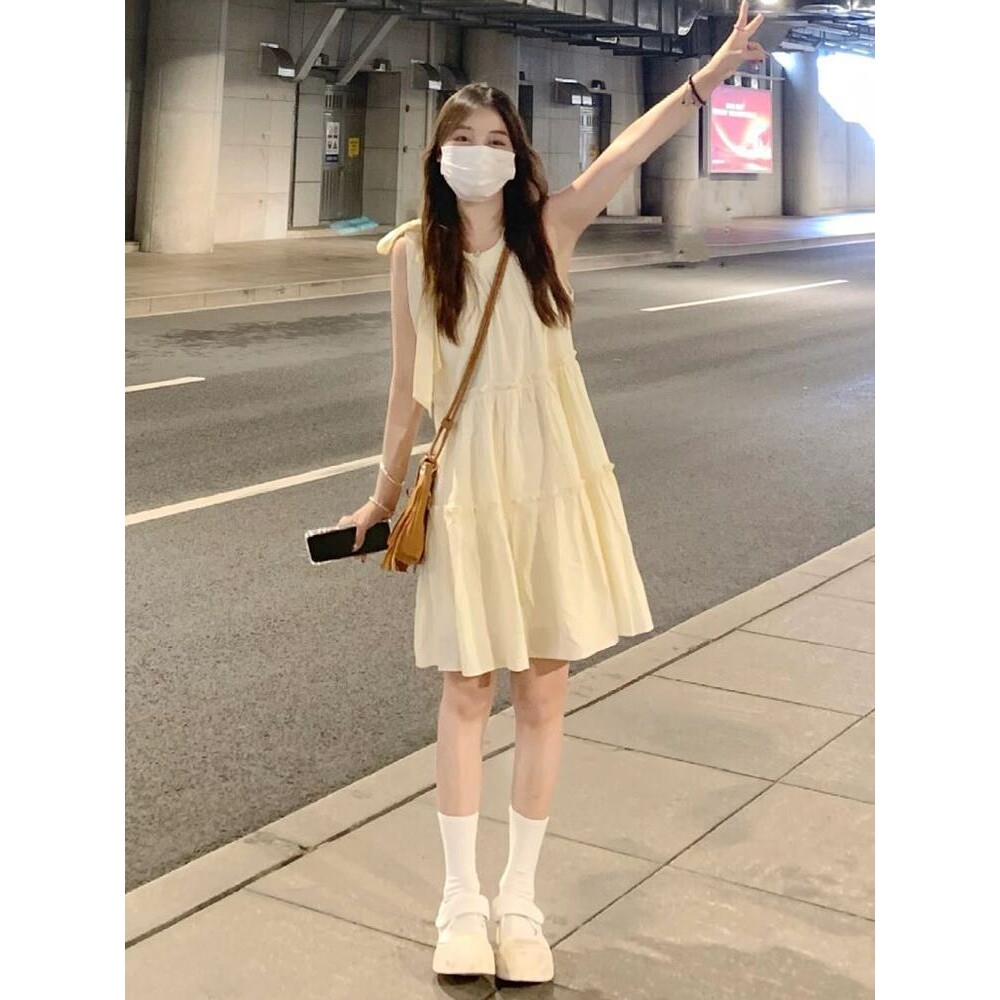法式别致绝美挂脖连衣裙女2024新款夏季无袖挖肩a字小个子短裙子