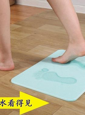 Waaterother/其-absorbing floo mat at the door of rbthroom