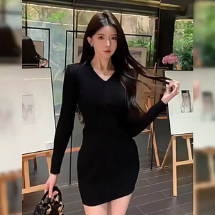 速发包臀衣连裙春秋冬季针加大衣内搭织绒厚v领打底黑色裙子套装