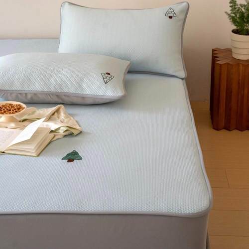 insA类夏季凉感冰丝豆豆席熊猫刺绣可水洗折叠空调软席子床笠凉席