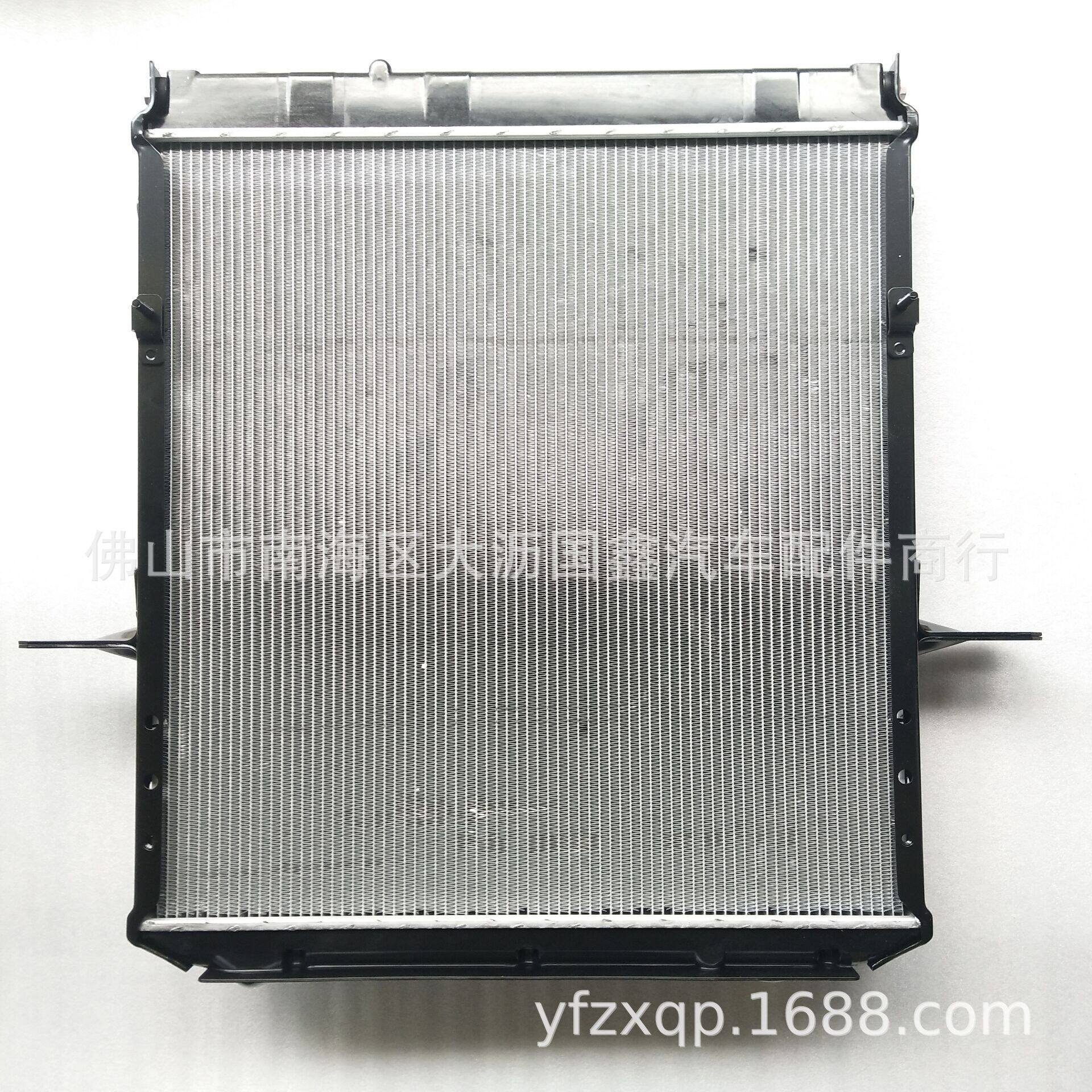 五十铃4HK1发动机水箱散热器