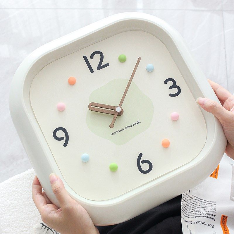MJK奶油风挂钟表客厅2024新款家用时尚静音简约现代创意时钟挂墙