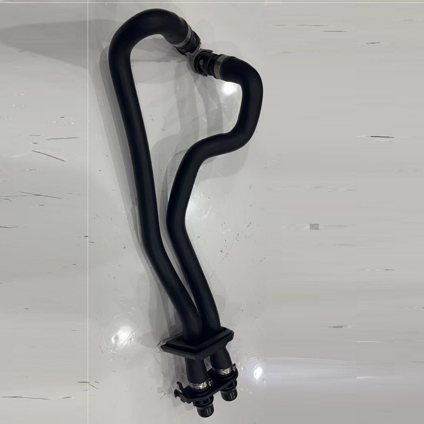 厂家货源 高端精品 适用于 路虎揽胜 发动机加热器 水管 LR019276