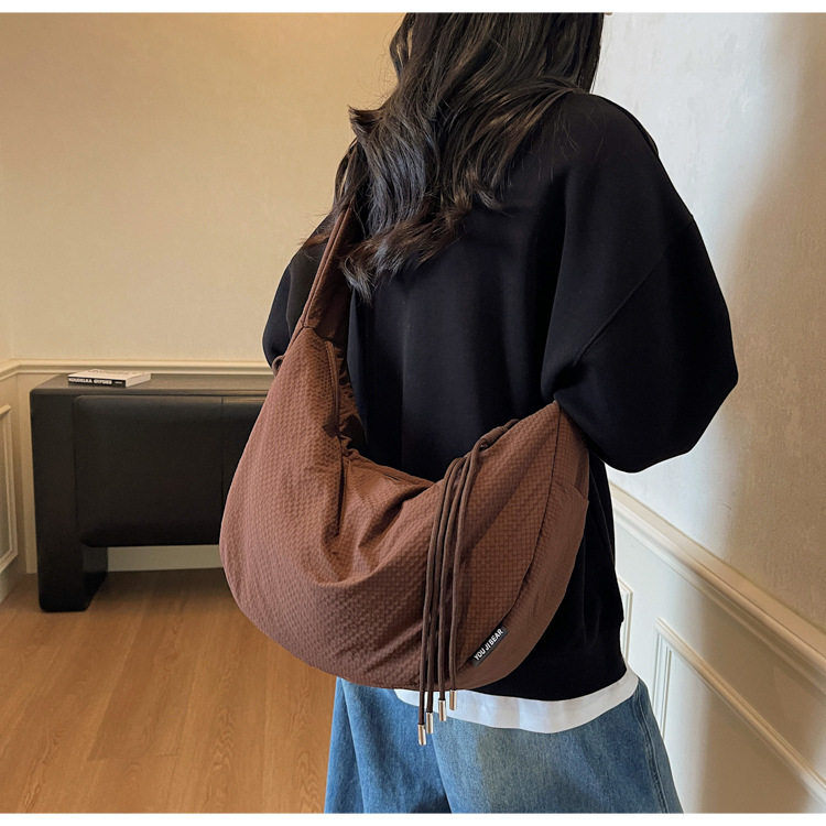 26新时尚大容量华夫格包女复古百搭通勤单肩腋下包斜挎包柔软随意,箱包皮具/热销女包/男包,通用款女包,淘宝优惠券,粉丝福利购,淘宝优惠卷