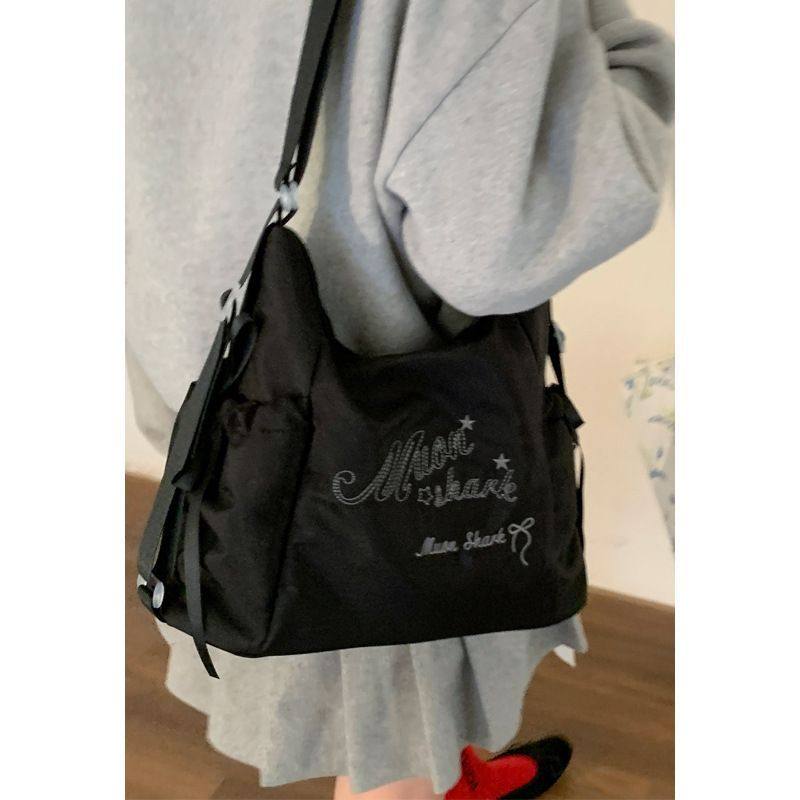 2025新款潮韩国学院风字母帆布包包女夏天小众托特包大容量斜挎包